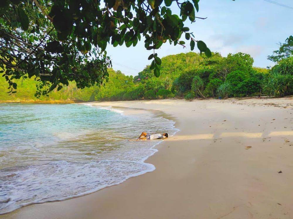 Pantai Teluk Asmoro (instagram.com/Indoflashlight)