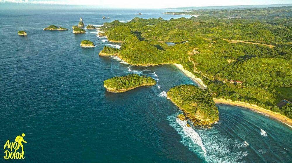 Pantai Teluk Asmoro (instagram.com/ayodolan)