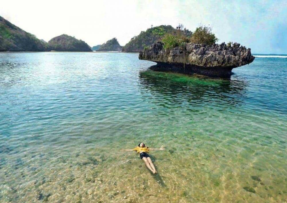 Pantai Teluk Asmoro (instagram.com/malang_mbois)
