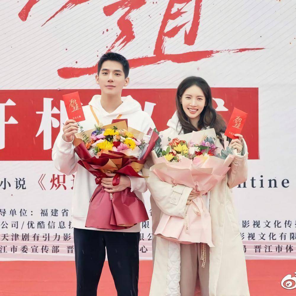 Jin Chen dan Wang An Yu di Upacara Pembukaan Syuting (dok. Youku/Falling Into You)