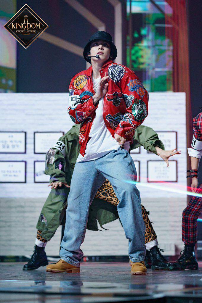 Referensi style OOTD ala Yunho ATEEZ (twitter.com/allabout_atz)