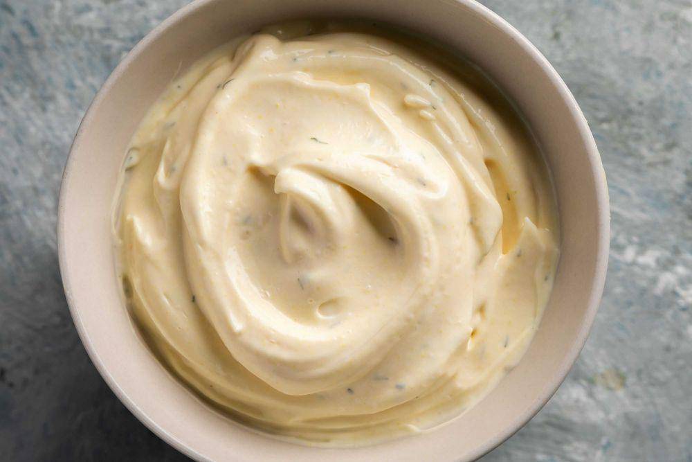 ilustrasi saus mayo (thespruceeats.com)