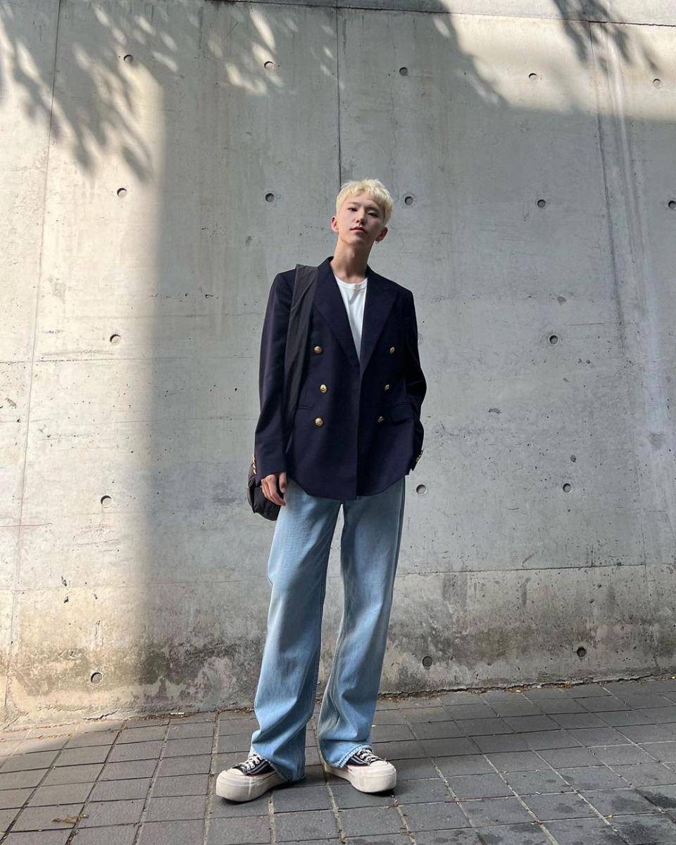 outfit suit ala SEVENTEEN (Instagram.com/ho5hi_kwon)