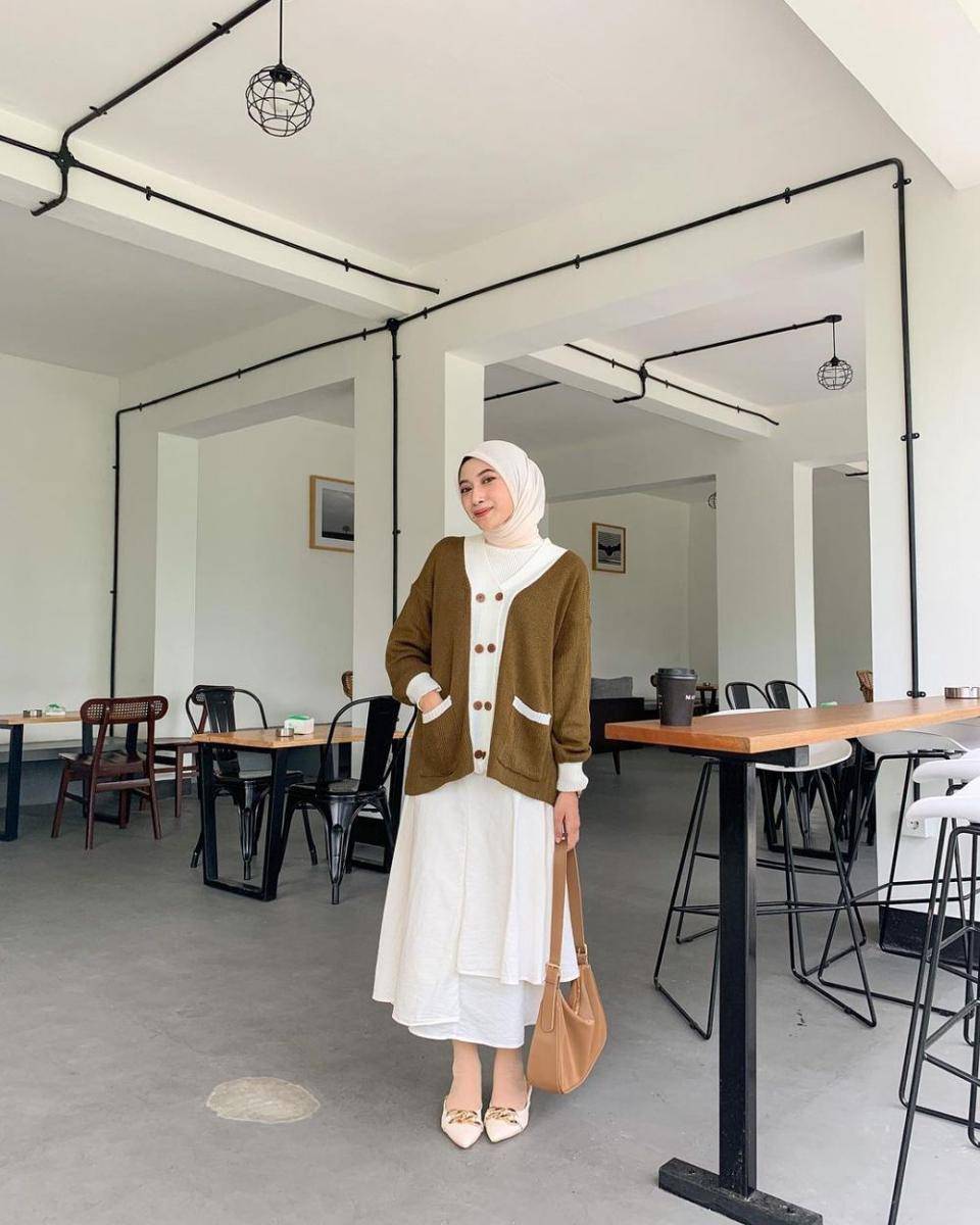 referensi OOTD untuk nonton ke bisokop (instagram.com/rafikarahmaaa)