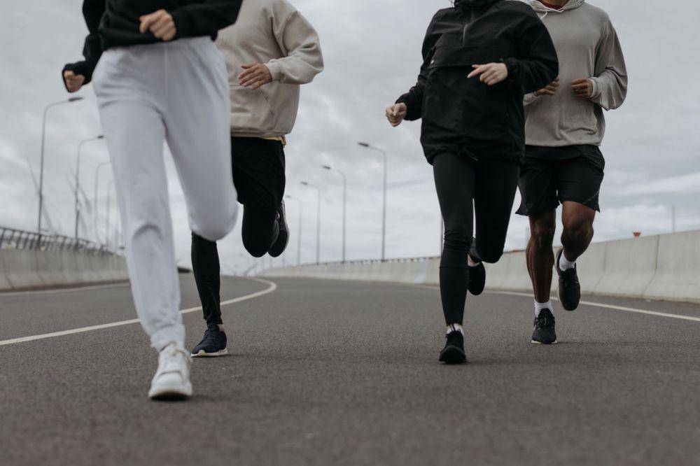 ilusrasi olahraga joging (pexels.com/cottonbro )