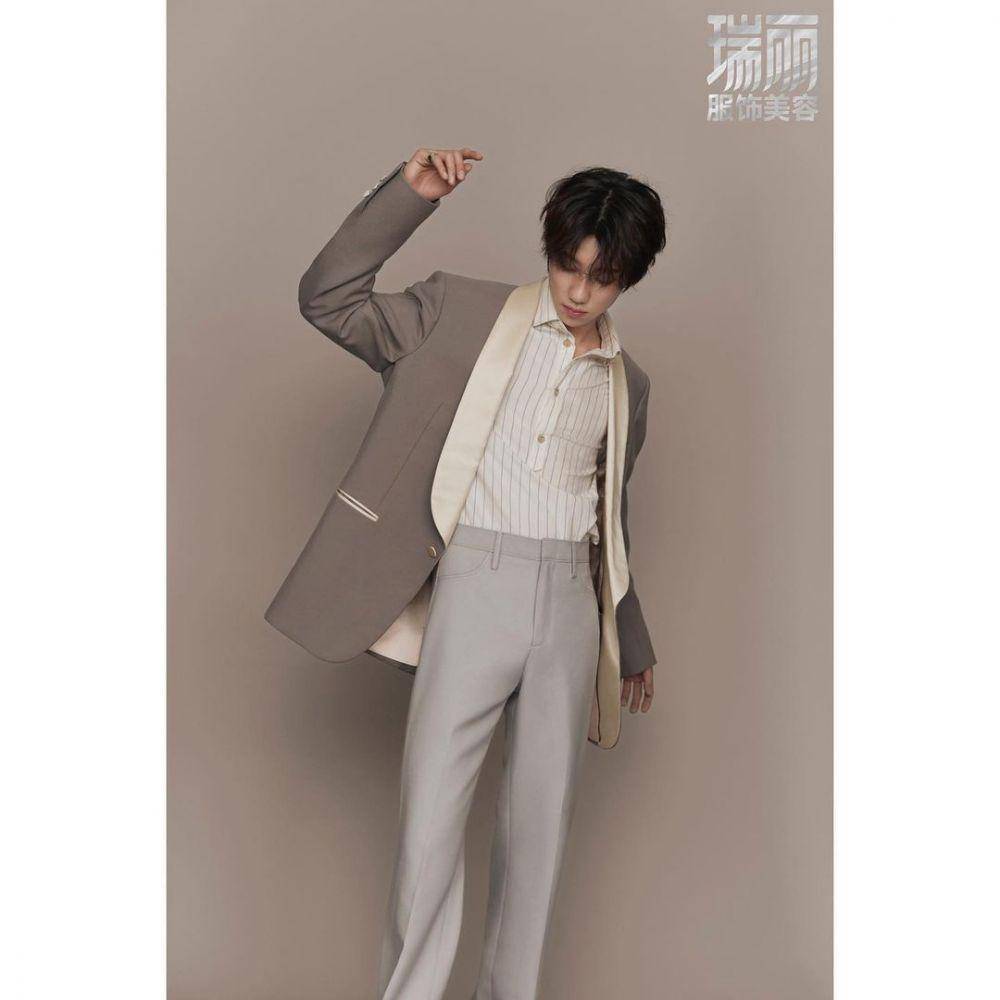 outfit suit ala SEVENTEEN (Instagram.com/saythename_17)