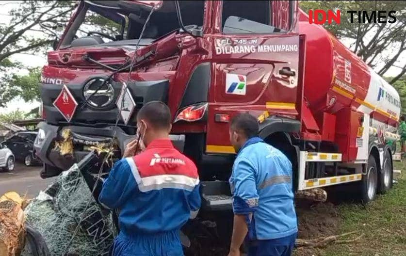 Kejadian laka lantas di By Pass ida Bagus Mantra, Rabu (11/5)(IDN Times/Wayan Antara)