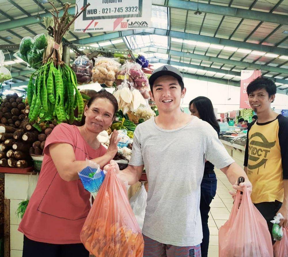 potret Nicky Tirta saat berbelanja (instagram.com/nickytirta)