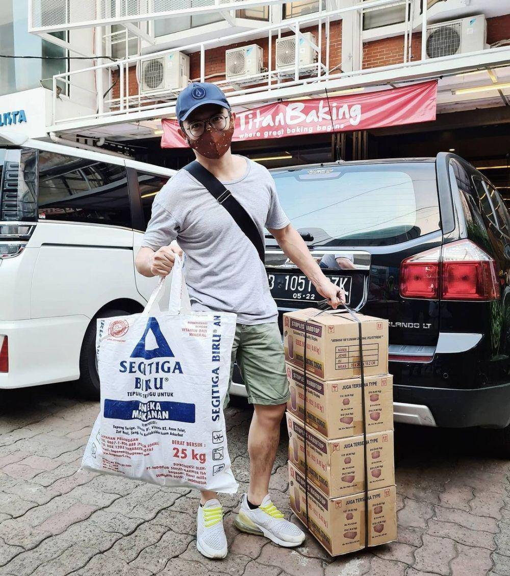 potret Nicky Tirta saat berbelanja (instagram.com/nickytirta)