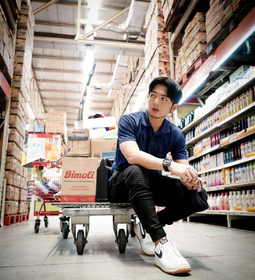 potret Nicky Tirta saat berbelanja (instagram.com/nickytirta)