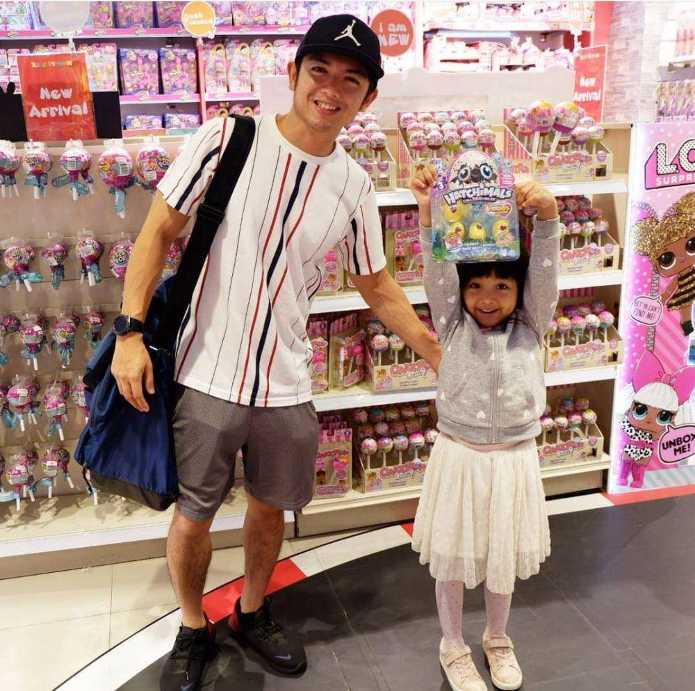 potret Nicky Tirta saat berbelanja (instagram.com/nickytirta)