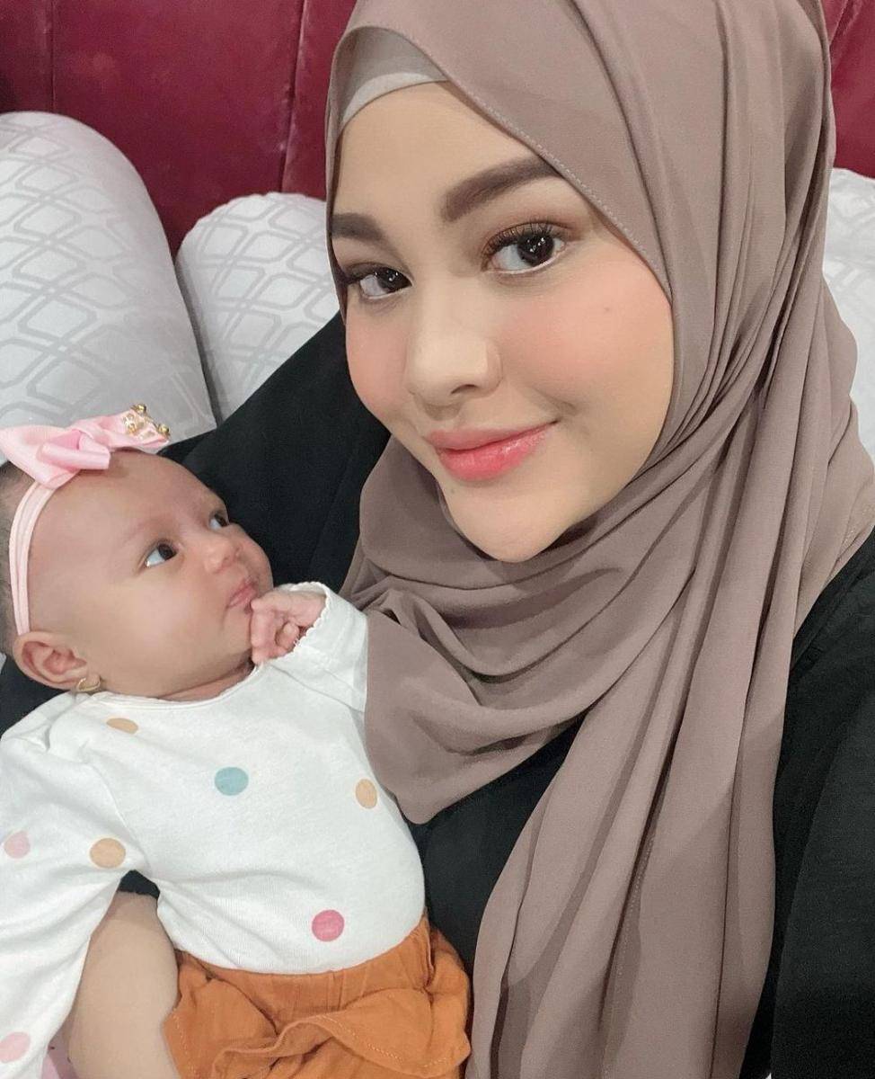 potret Ameena saat pakai bandana (instagram.com/aurelie.hermansyah)