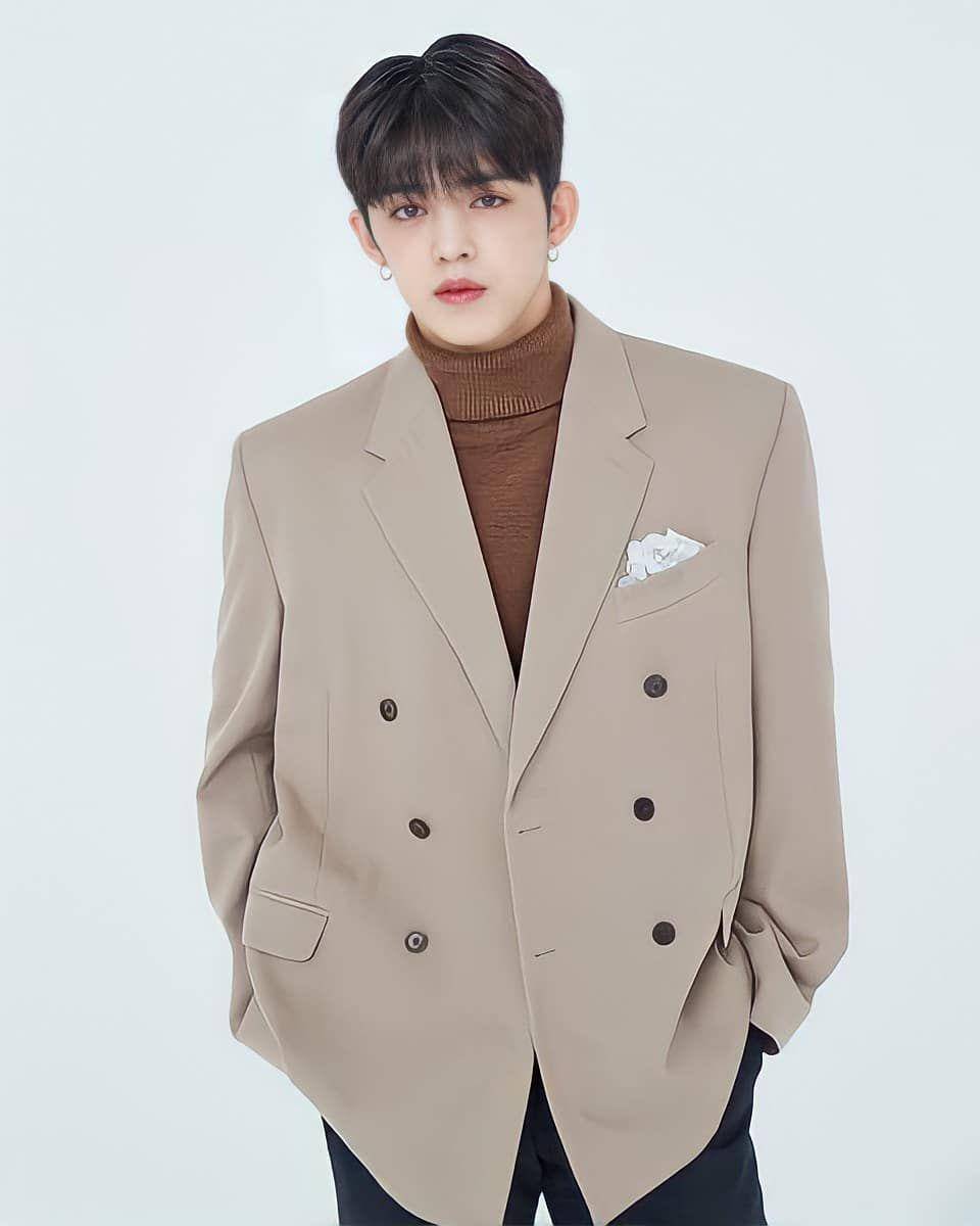 outfit suit ala SEVENTEEN (Instagram.com/seoungcheoland