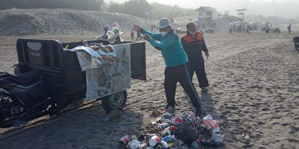 TPA Piyungan Diblokir, 15 Ton Sampah Menumpuk di TPSS Parangtritis