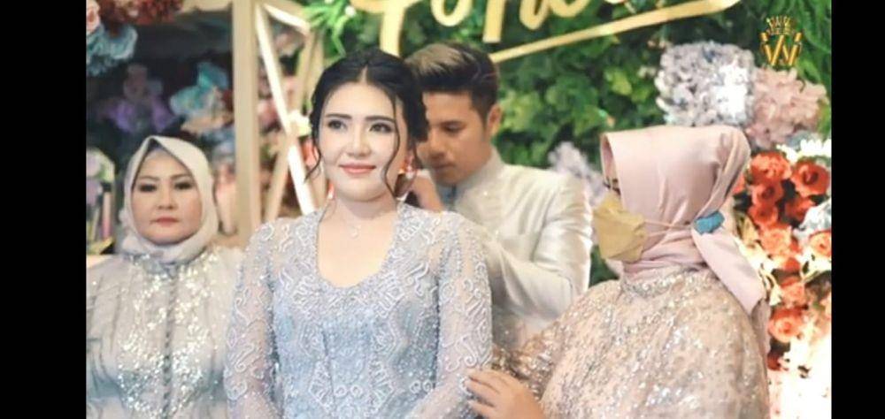 Kebaya dan makeup lamaran Via Vallen. (youtube.com/Via Vallen Official)