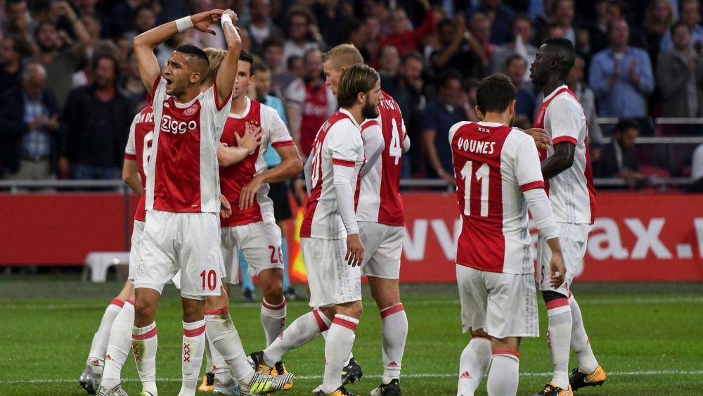 para pemain Ajax Amsterdam pada musim 2017/2018 (skysports.com)