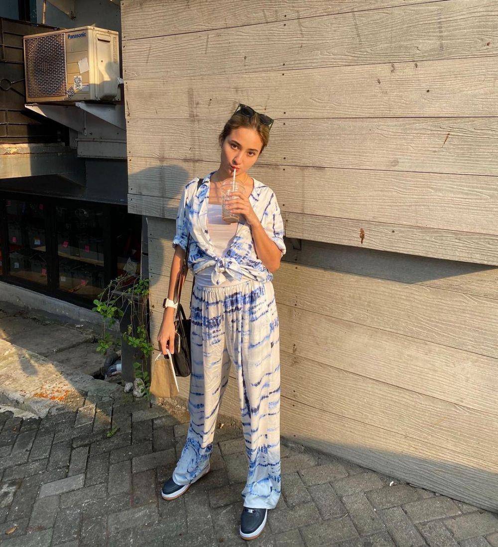 OOTD liburan ala Naomi Zaskia (instagram.com/naonomnom)