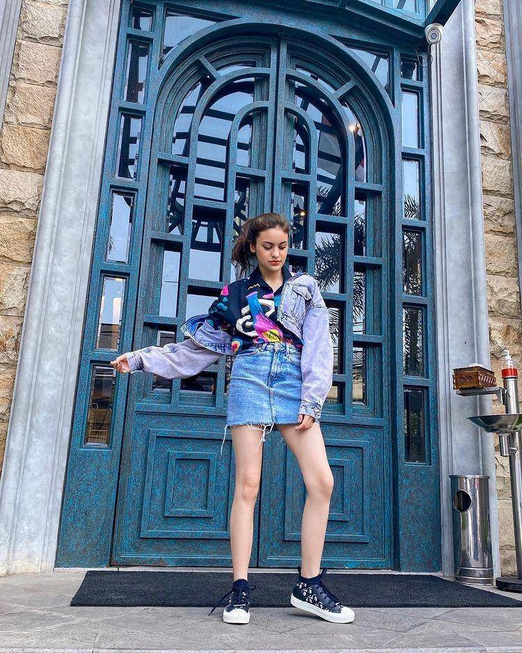 Mix and match outfit ala Andira Hadley (instagram.com/andirazh)