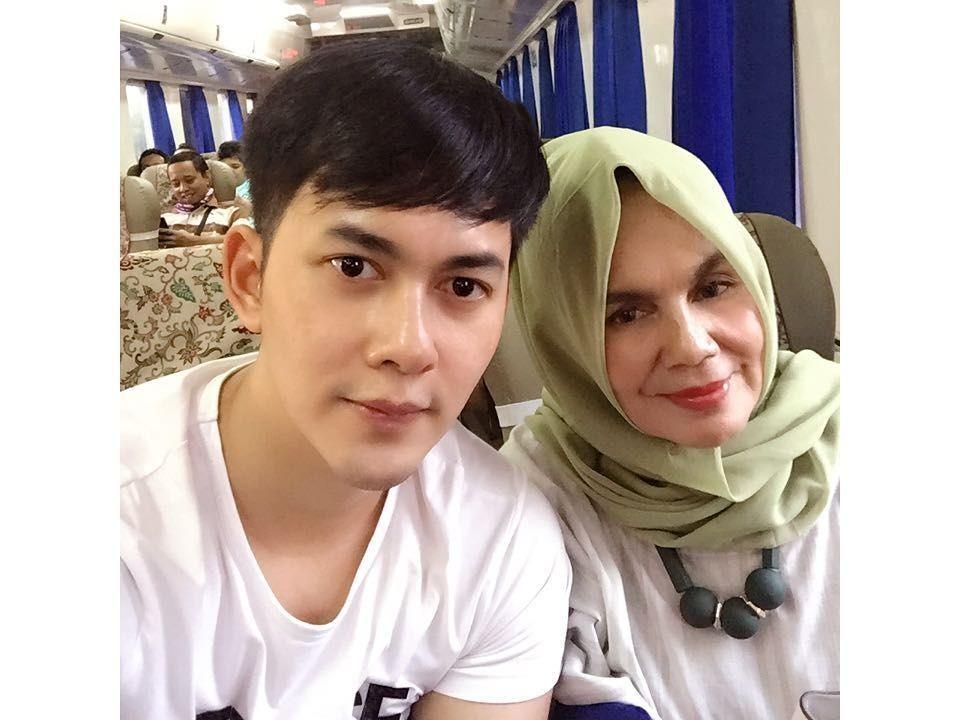 10 Artis Ini Turut Berduka atas Kepergian Mama Dahlia, Ibu Kiki Farrel