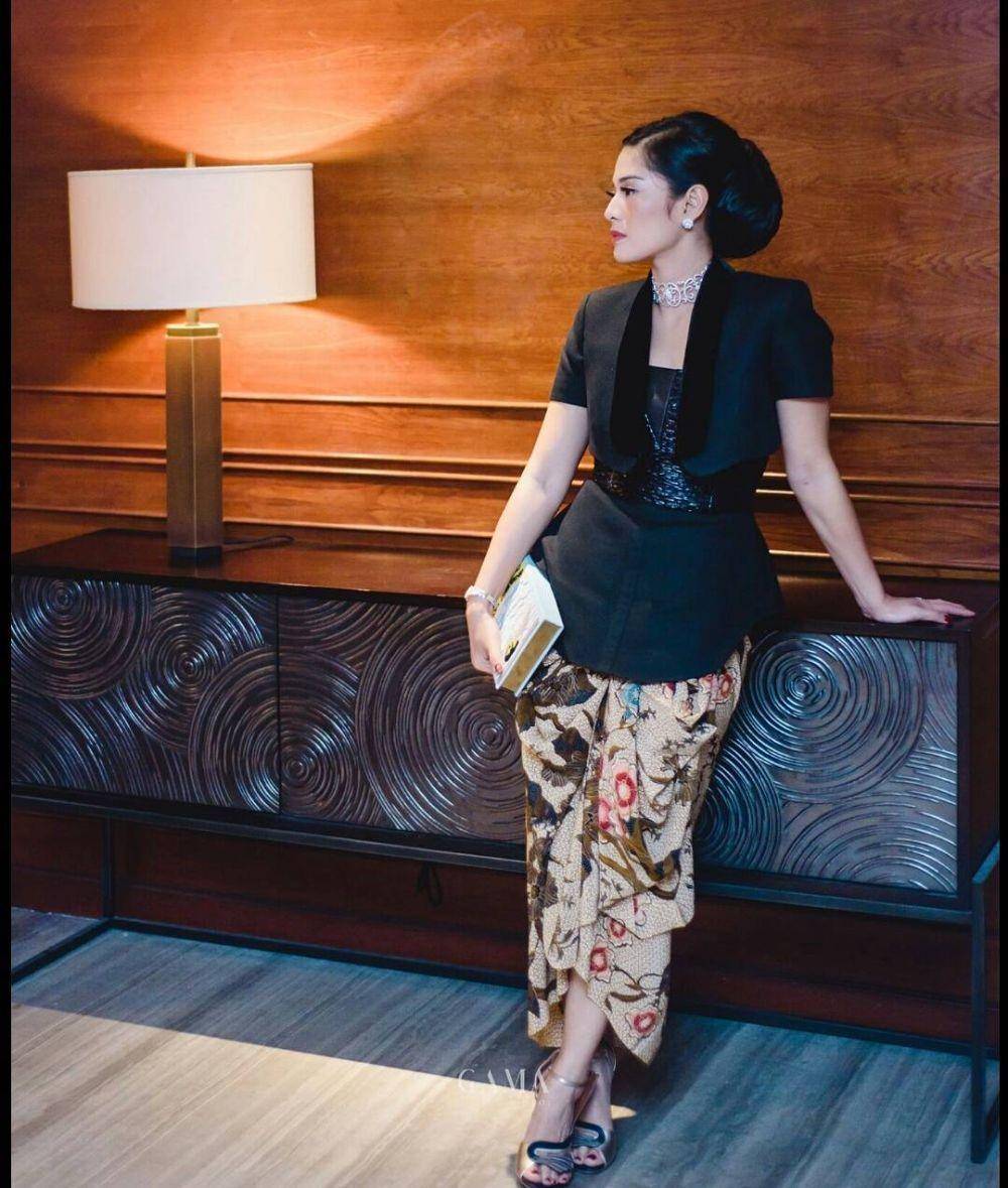 Dian Sastro (instagram.com/therealdisastr)