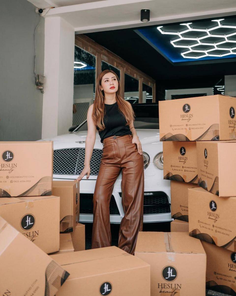 OOTD ala Delta Hesti (instagram.com/deltahesti)