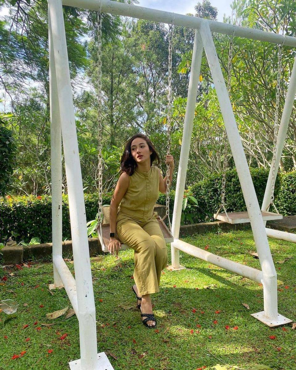 OOTD liburan ala Naomi Zaskia (instagram.com/naonomnom)