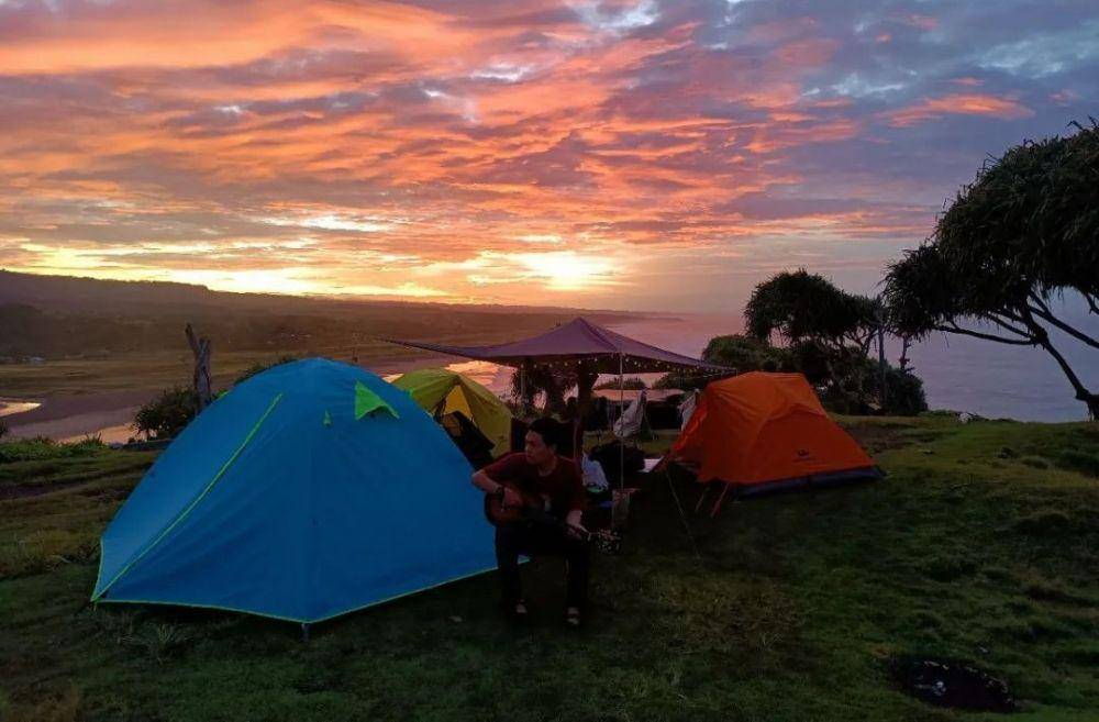 Salah satu destinasi wisata di Garut, Puncak Guha (instagram.com/mrosyadalfarizi12)