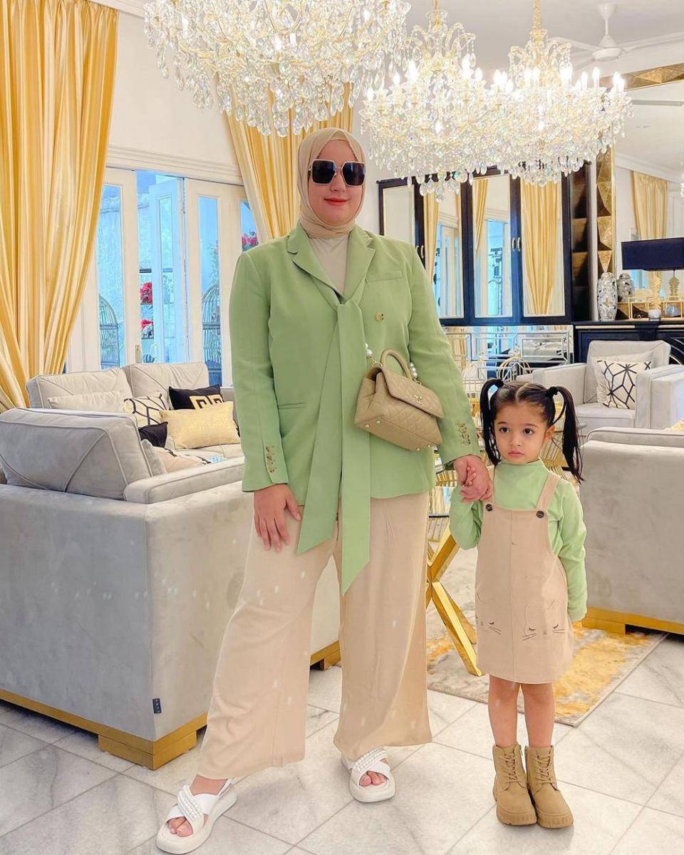 Tasyi Athasyia dan buah hati (instagram.com/tasyiiathasyia)