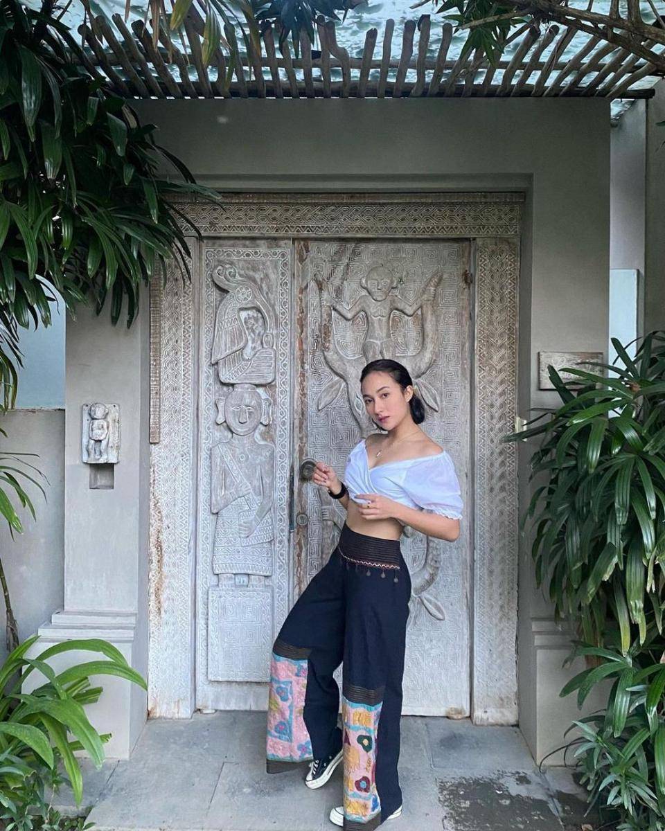 OOTD liburan ala Naomi Zaskia (instagram.com/naonomnom)