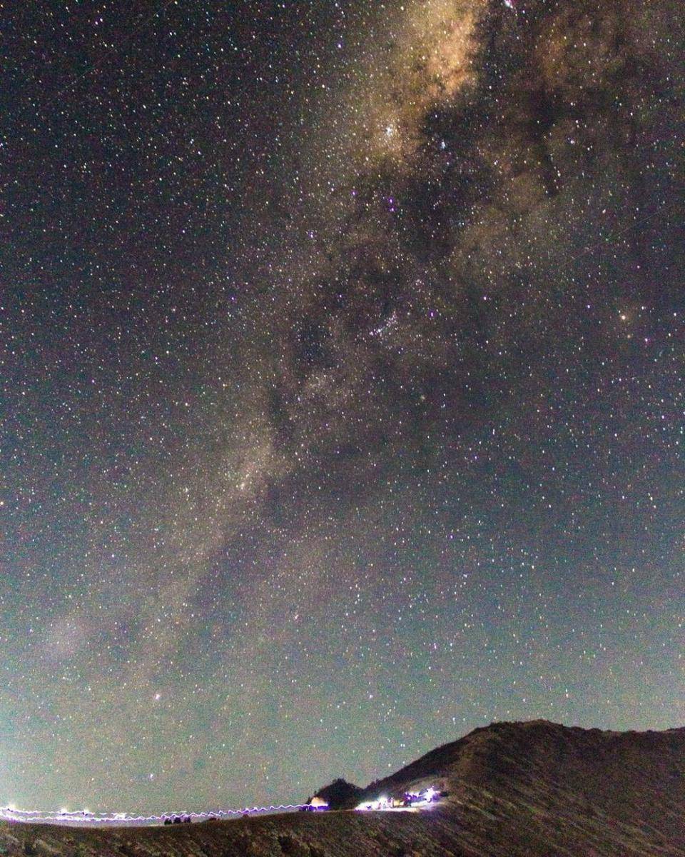 Kawah Ijen, Jawa Timur (instagram.com/kawahijenbluefiretour)