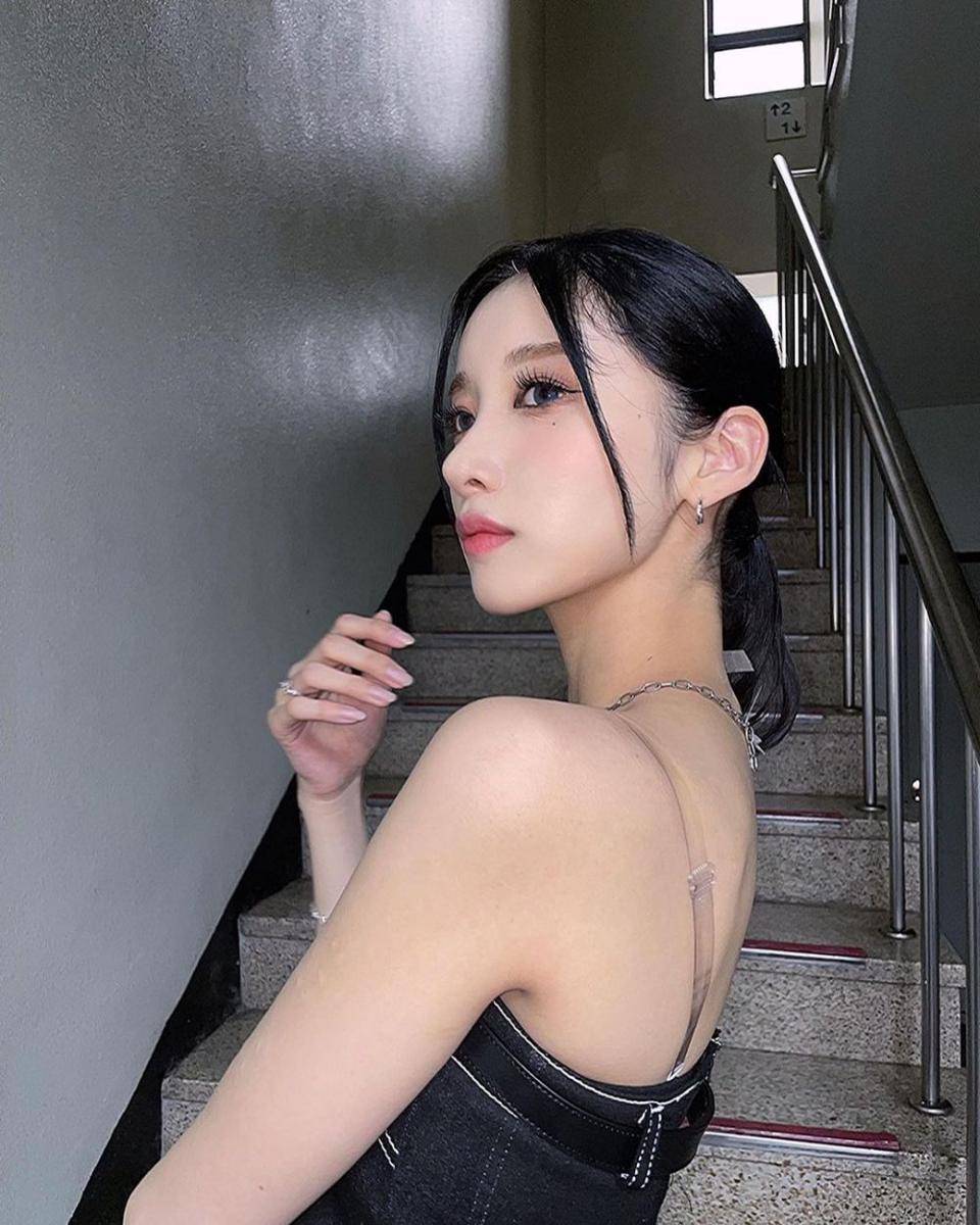 Yuki PURPLE KISS (instagram.com/purplekiss_official)
