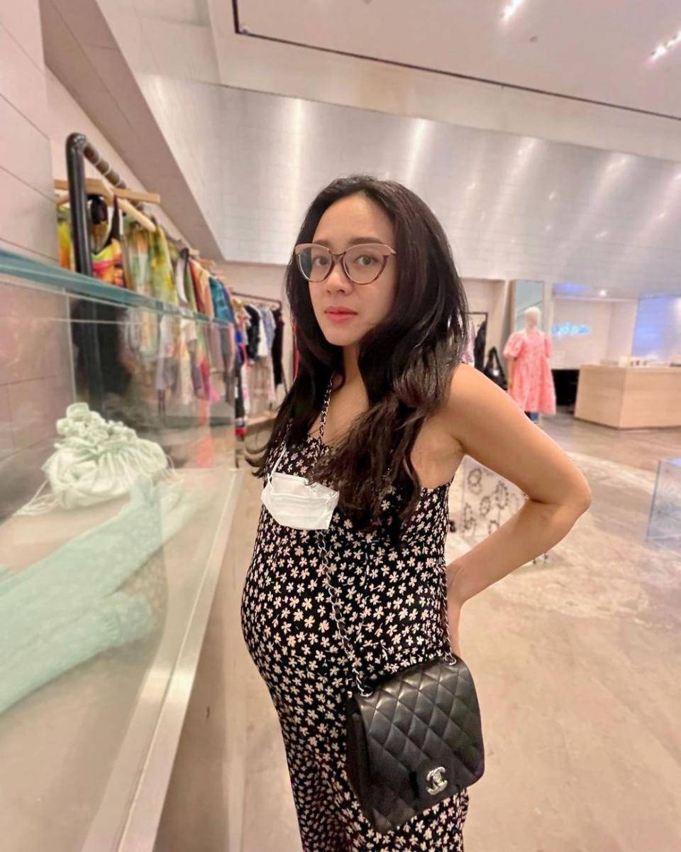 potret baby bump Dea Ananda (instagram.com/dea_ananda)