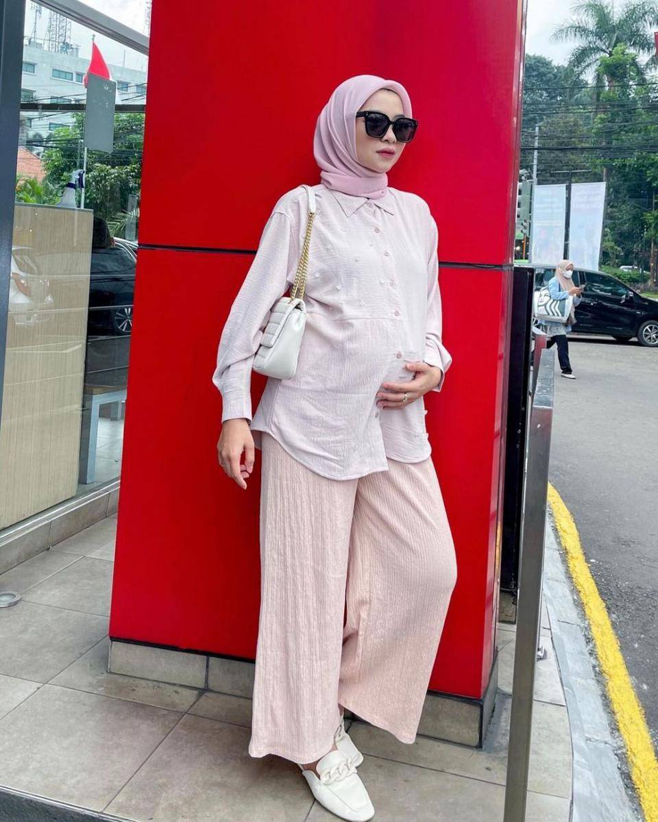 potret baby bump Novia Giana (instagram.com/noviagianan)