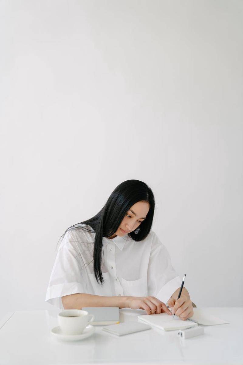 Orang yang fokus dengan urusannya sendiri daripada orang lain (Pexels.com/John Diez)