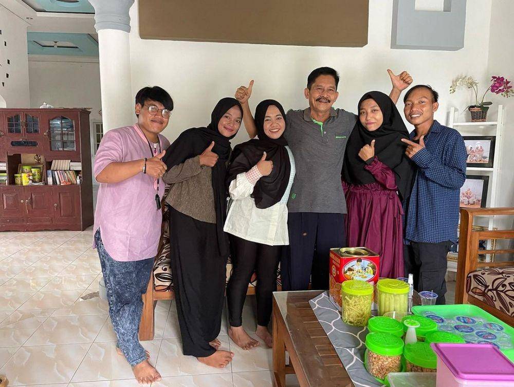 pengasuh Rafathar pulang kampung (instagram.com/shela_lala96)