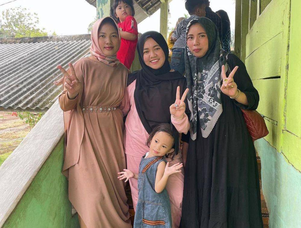 pengasuh Rafathar pulang kampung (instagram.com/shela_lala96)