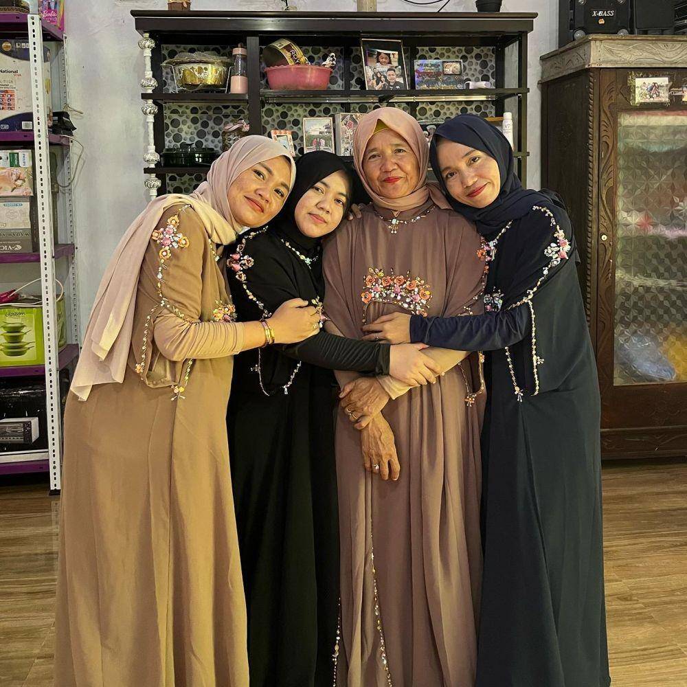 pengasuh Rafathar pulang kampung (instagram.com/shela_lala96)
