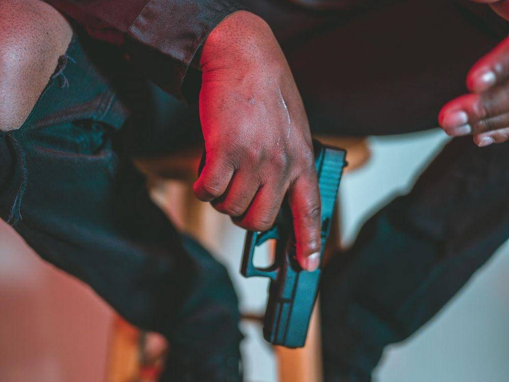 ilustrasi pistol (unsplash.com/Brock Wegner)