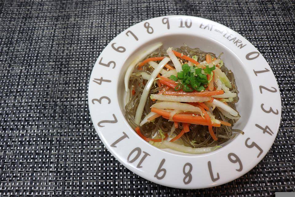 ilustrasi japchae bayam (pixabay.com/cjoung6728)