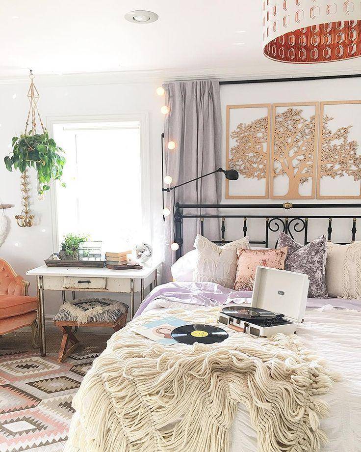 ilustrasi kamar tidur bohemian estetik (pinterest.com/Home Design Lover)