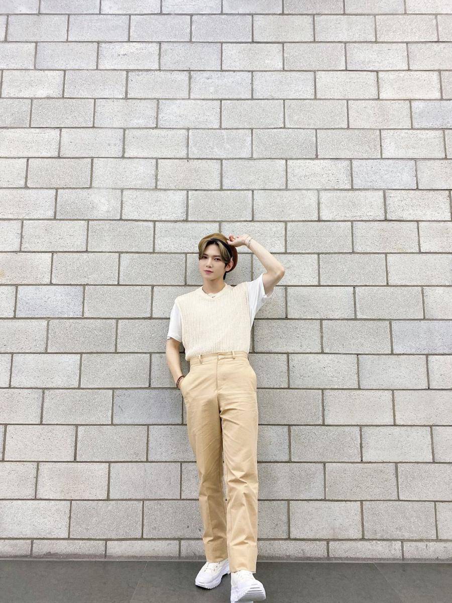 Ide style OOTD ala Yeosang ATEEZ (twitter.com/ATEEZofficial)