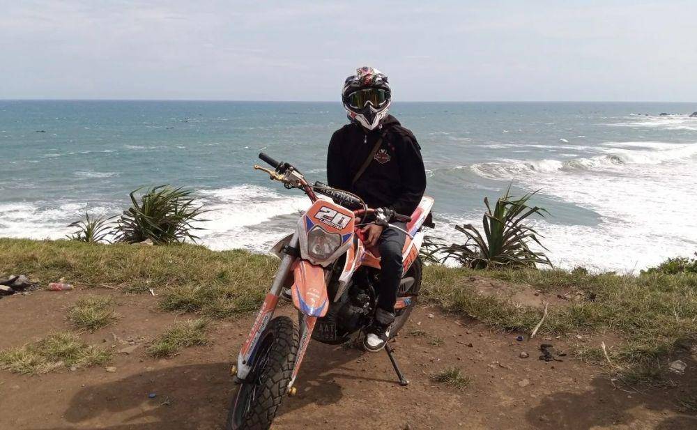 potret wisatawan di Puncak Guha, Garut (dok. pribadi/Lingga Muhammad Teguh)