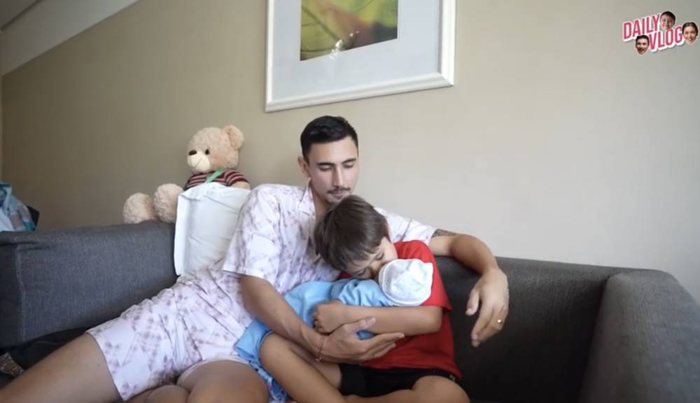 potret El Barack bersama adiknya (youtube.com/jessicaiskandar)