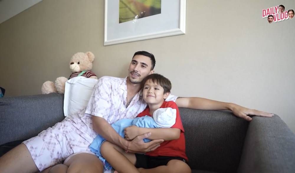 potret El bersama adiknya (youtube.com/jessicaiskandar)