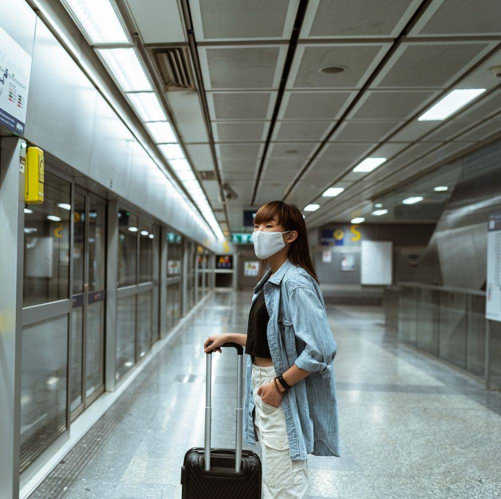ilustrasi perempuan melakukan solo traveling (pexels.com/Ketut Subiyanto)