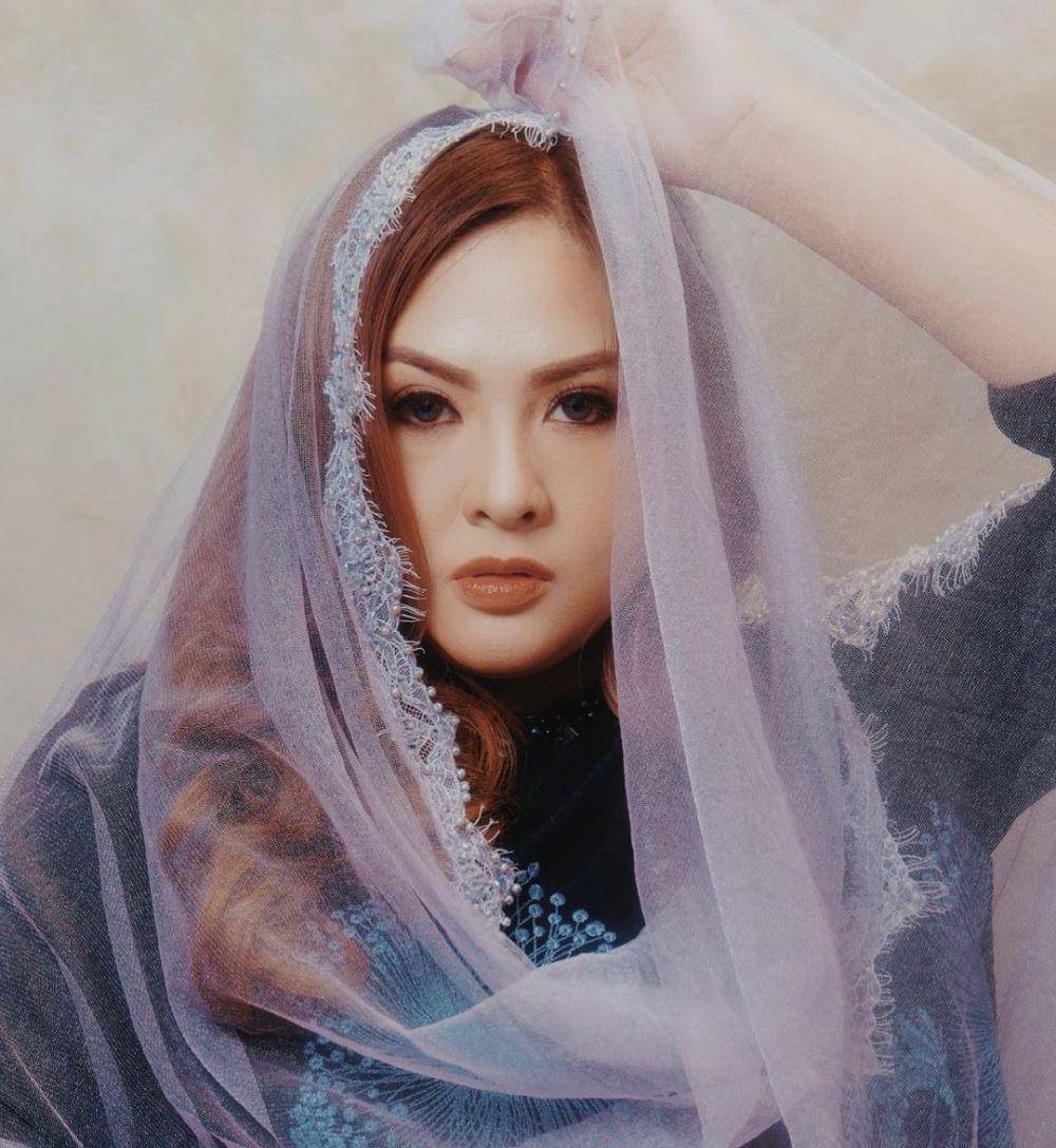 Audy Item (instagram.com/audyitem)