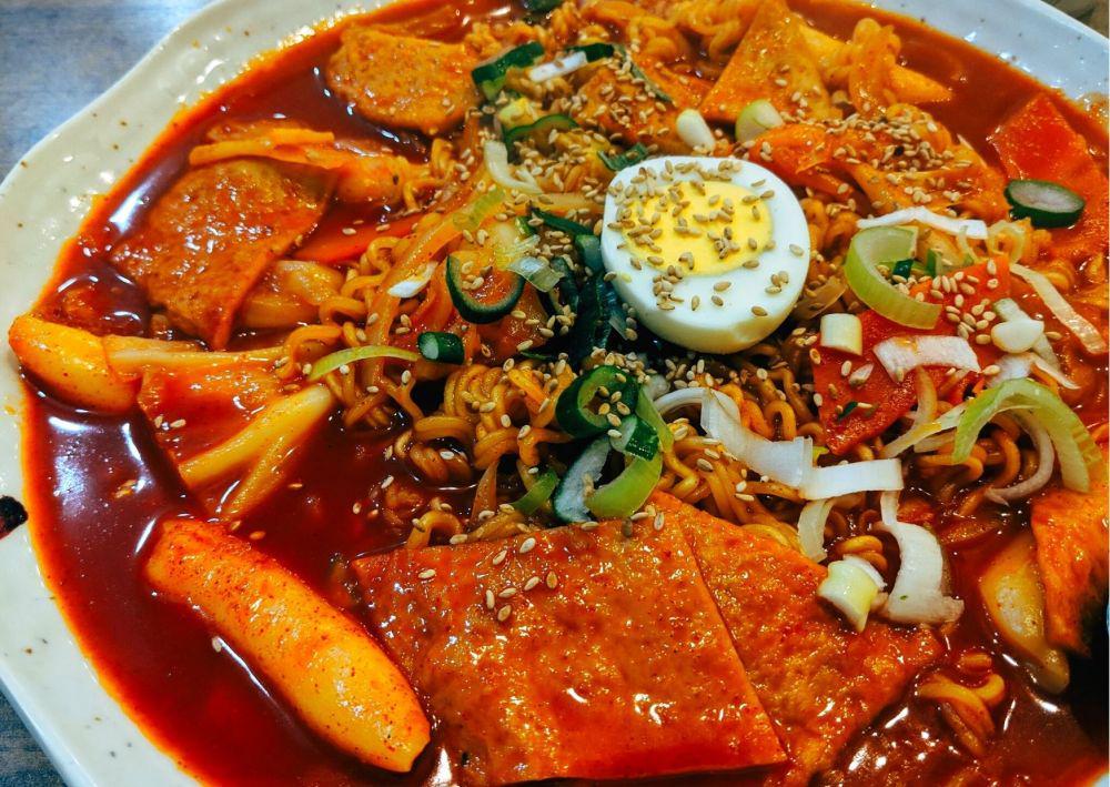 5 Sajian Tteokbokki Lezat dan Nikmat, Semuanya Praktis!