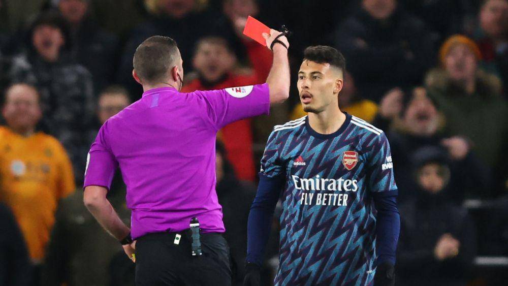 Gabriel Martinelli mendapat kartu merah saat melawan Wolverhampton Wanderers di Premier League 2021/2022. (skysports.com)
