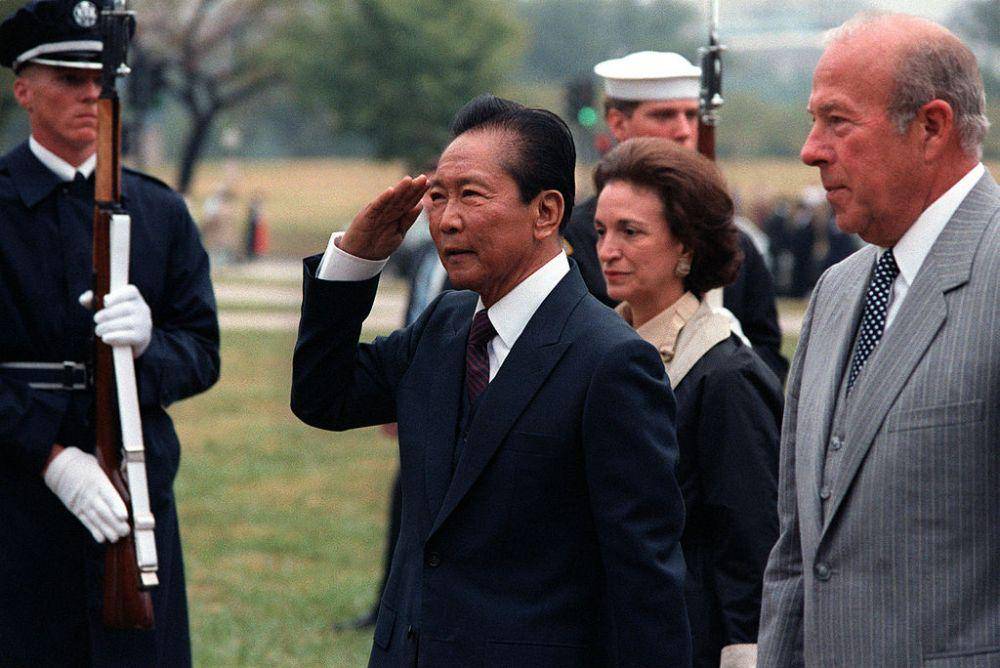 Ferdinand Marcos di AS pada tahun 1982 (Wikipedia.org/Spec. 4 Dino Bartomucci)
