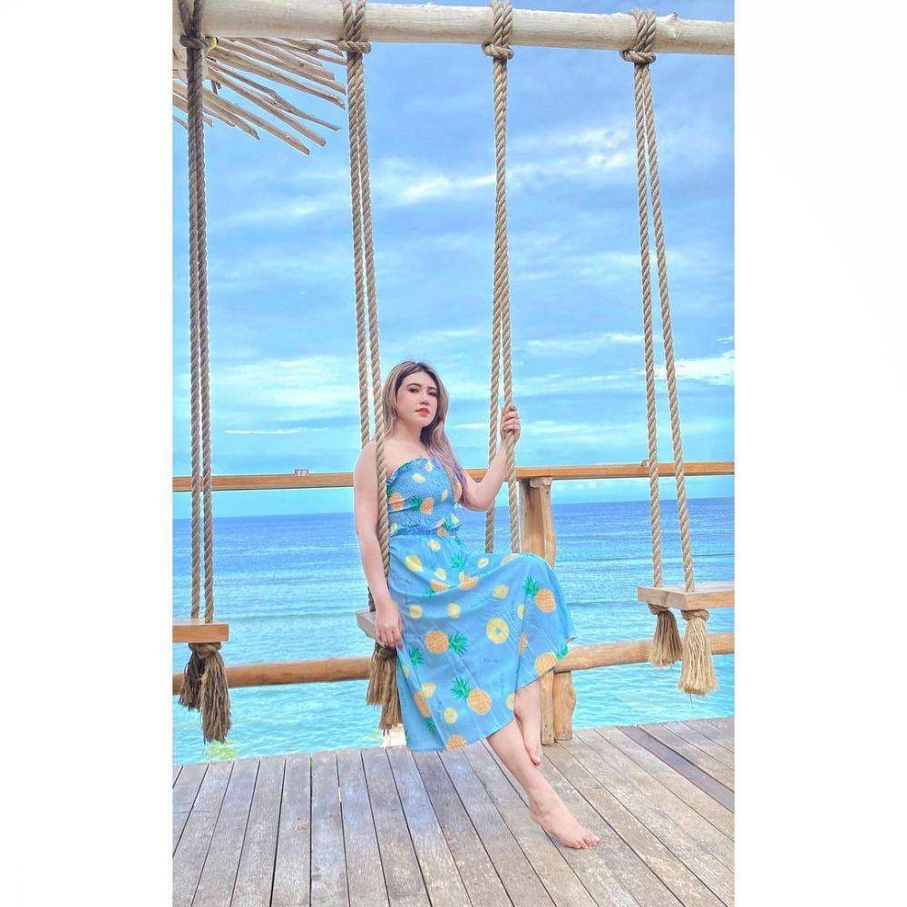 OOTD casual ala Via Vallen (instagram.com/viavallen)
